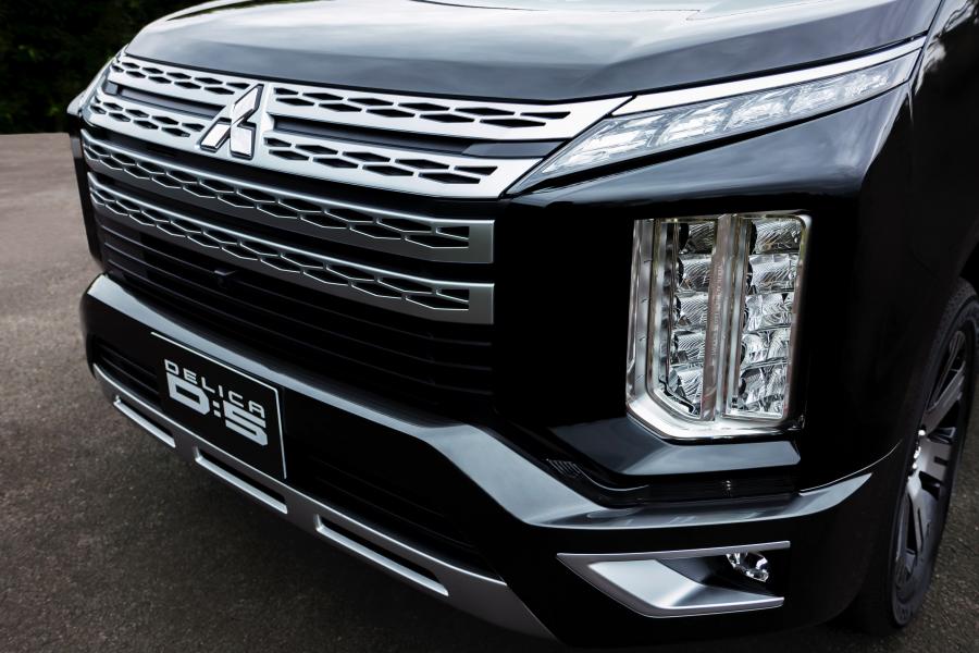 Детали экстерьера Mitsubishi Delica D:5 2018 года  (фото 8 из 43)